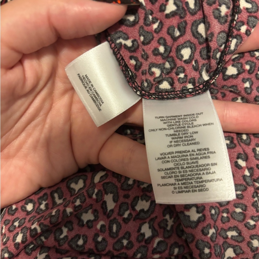 ANNE KLEIN ANIMAL PRINT BURGUNDY BLOUSE - Picture 2 of 5